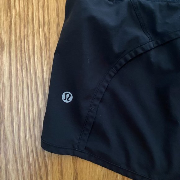 Lululemon Speed Up Low-Rise Lined Short 2.5" - Picture 3 of 5